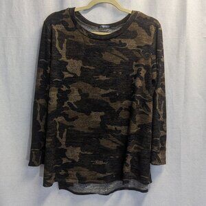 BomBom Size Large Camo Top